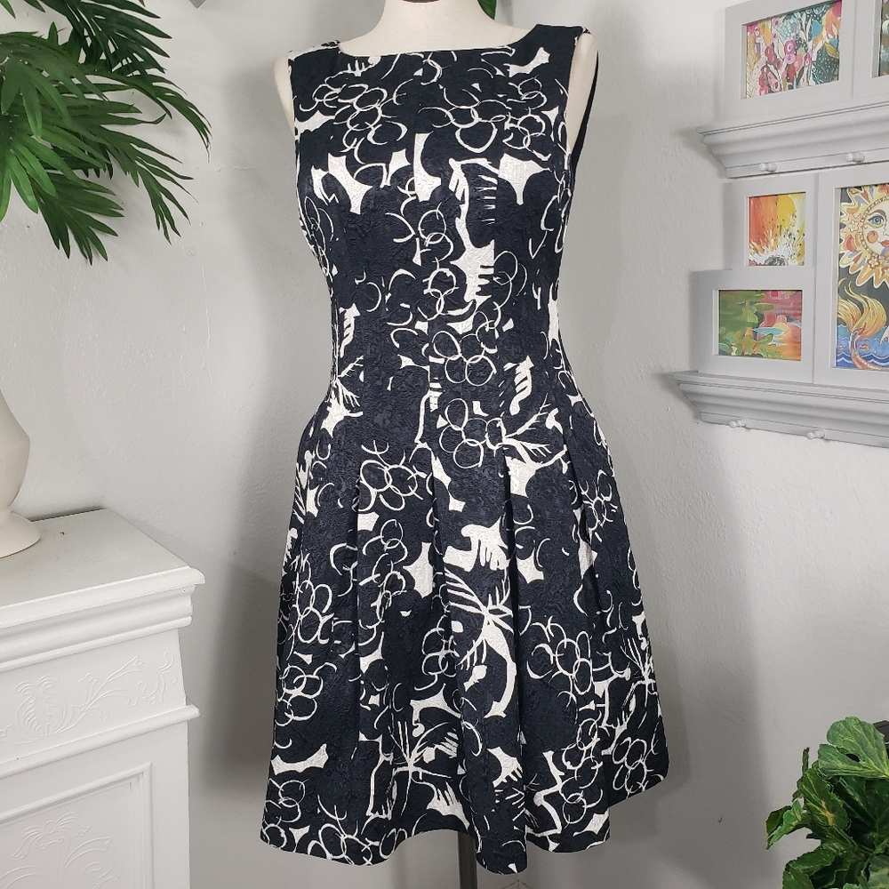 Oscar de la Renta Navy Blue & White -Jacquard Embossed Pockets Fit & Flair sz 12